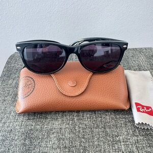 Ray-Ban Black Sunglasses with Brown Case